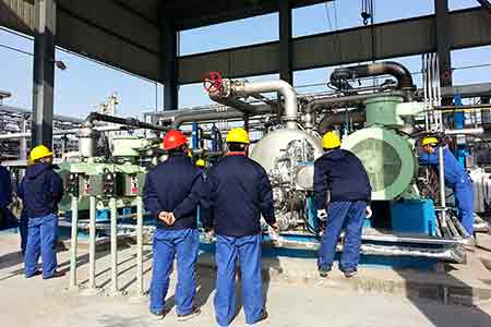 918博天堂两级串联火炬气回收液环压缩机组在陕西延长石油集团使用现场