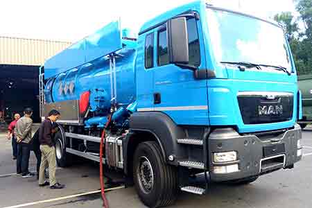 918博天堂液环泵在市政行业吸污车使用现场